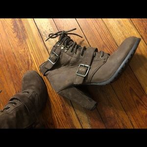 Seychelles brown suede boots, size 9. Lace-up w/buckles and side zipper.